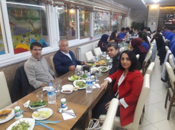 29 Ekim Cumhuriyet Bayramı töreninde görev alan öğrencilerle yemekte bir araya geldik.
